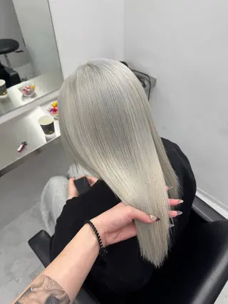 セミロング カラー 透明感/ 艶ハイトーン/梨桜のヘアスタイル