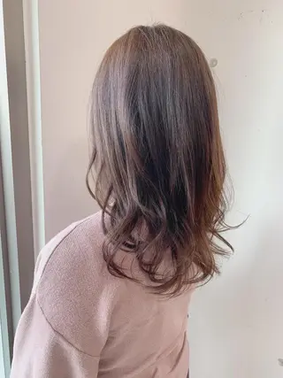 セミロング カラー 白髪ぼかしハイライト 柳川拓哉のヘアスタイル