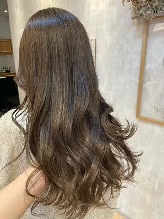 カラー ヘアーサロングラッド所属・三村 桜生のヘアスタイル