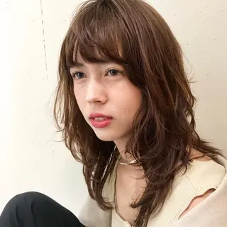 セミロング カラー スナコザワ レナのヘアスタイル