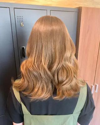 セミロング カラー suri-ru hair【スリールヘアー】所属・FURUSAWA AOIのヘアスタイル