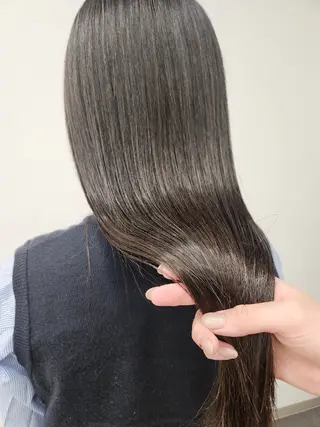 セミロング Era Hatsuneのヘアスタイル