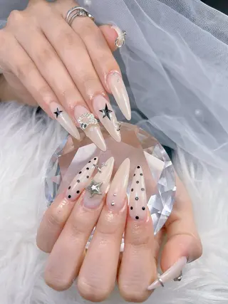 ネイル Mio_ Noiranailのネイルデザイン