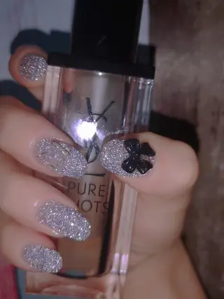 ミディアム フィルイン、長さ出し 深爪矯正のネイルデザイン