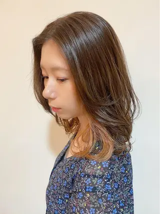 セミロング カラー 三好 美里のヘアスタイル