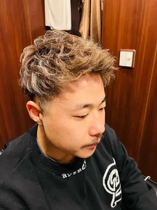 ショート カラー パーマ メンズ ブロー東京　神田店所属・TAKUMI/神田/ ビジネス/フェードのヘアスタイル
