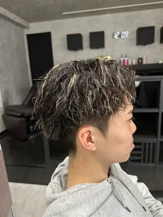 ショート カラー パーマ メンズ ユウ🪄 パーマ指名No1のヘアスタイル