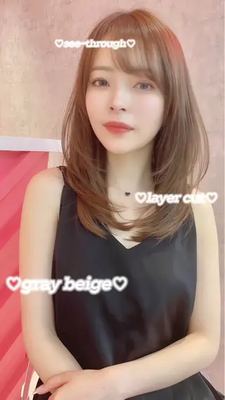 セミロング 高屋敷陸 レイヤー／グレージュのヘアスタイル