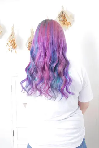 ロング カラー パーマ ヘアアレンジ 推し活専用 【派手髪】飯野ゆかりのヘアスタイル