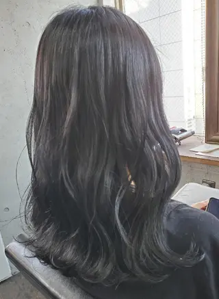 カラー セミロング S. ERIのヘアスタイル