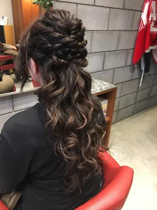 ロング ヘアアレンジ 近 沙織のヘアスタイル