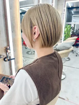 ミディアム ハッシュカット|透明 感カラー🩵レイヤーのヘアスタイル