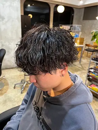 ミディアム パーマ メンズ ユウト 【メンズ限定】のヘアスタイル