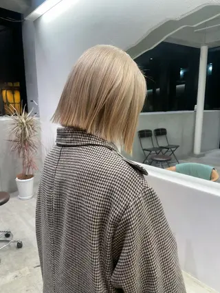 ショート カラー ヘアアレンジ ミニボブ/ブリーチ 🌈MISATOのヘアスタイル