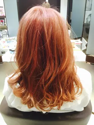 セミロング ロング カラー スズキ シオリのヘアスタイル