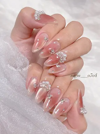 MoON...❤︎ MeGuのネイルデザイン