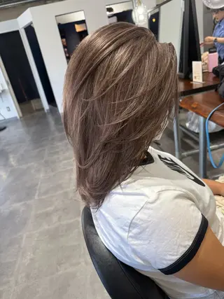 セミロング 篠崎 佑季のヘアスタイル