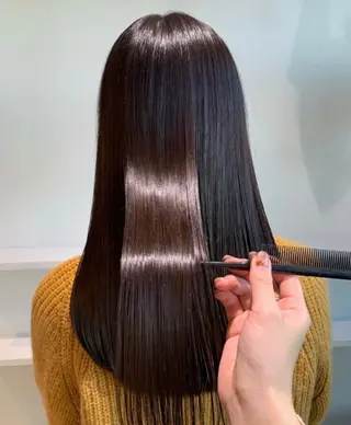 カラー kokoro/ 艶カラーのヘアスタイル