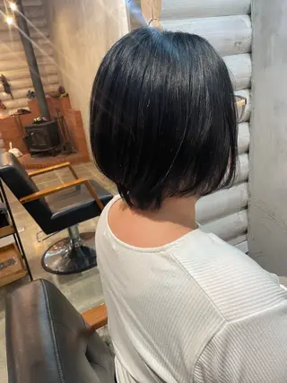 ショート 🐾及部 艶髪|艶 カラーショート|ボブのヘアスタイル