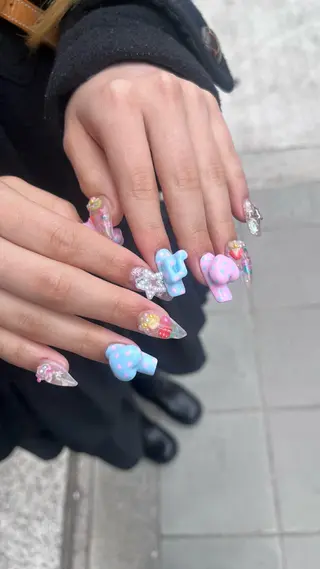 ネイル Mariris所属・ᗷᗩᑎSᗩ ᑎᗩIᒪ ՏᗩᒪOᑎのネイルデザイン