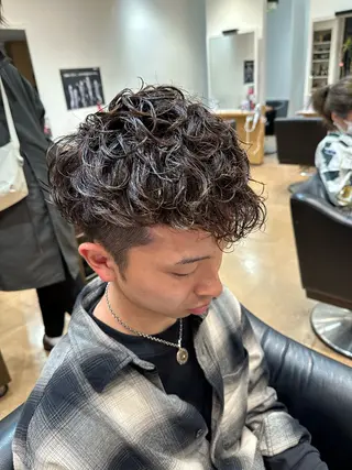ショート パーマ メンズ 鈴木 優斗のヘアスタイル