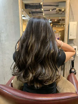 ロング カラー toi【トワ】所属・安達 俊亮のヘアスタイル