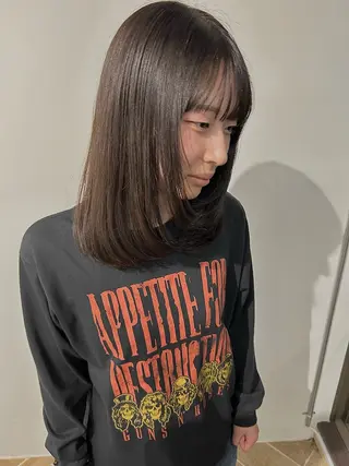 ミディアム カラー ベージュ/ダブルカラ ー/新潟駅/青柳萌果のヘアスタイル