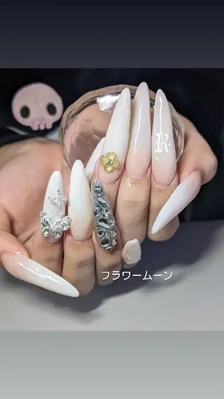 ネイル フラワー ムーンのネイルデザイン