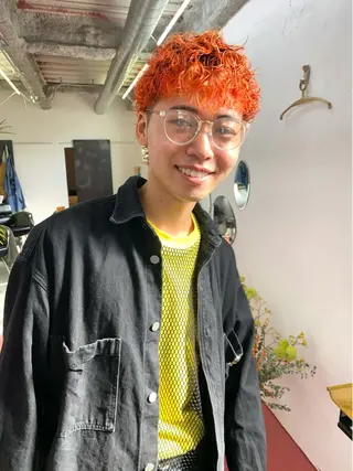 ショート パーマ qiie/ワンカラー インナーカラーのヘアスタイル