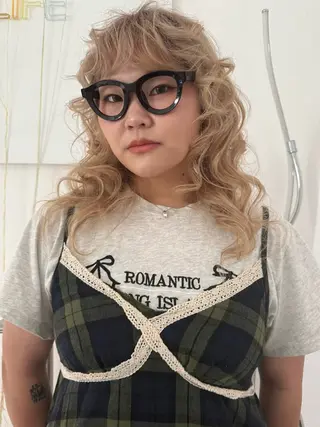 ミディアム イシイ モエカのヘアスタイル