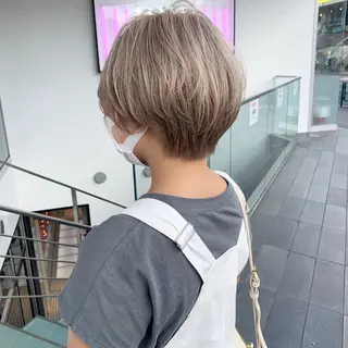 ショート カラー ハッシュカット/ハイ トーン/MANAMIのヘアスタイル