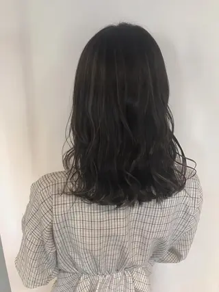 ミディアム カラー ヤマナカ エリカのヘアスタイル