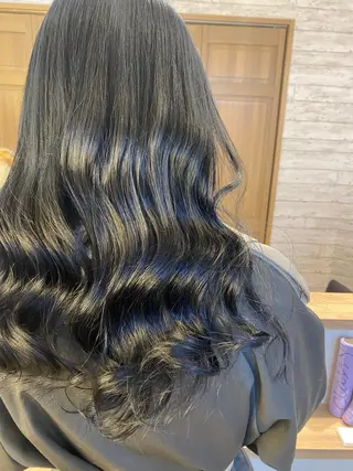 セミロング カラー hair salon dot.tokyo color所属・MANAMI 🥀ウルフカットのヘアスタイル