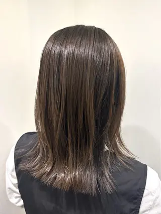 セミロング カラー やなせ かすみのヘアスタイル