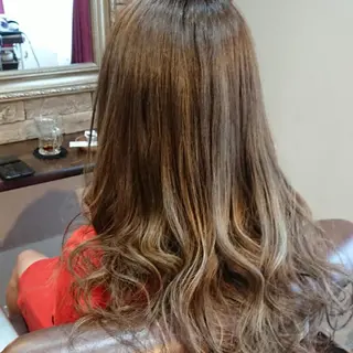 カラー ロング 美髪 カラーリストのヘアスタイル