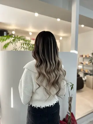 ロング TOMOMI /フロレゾンのヘアスタイル