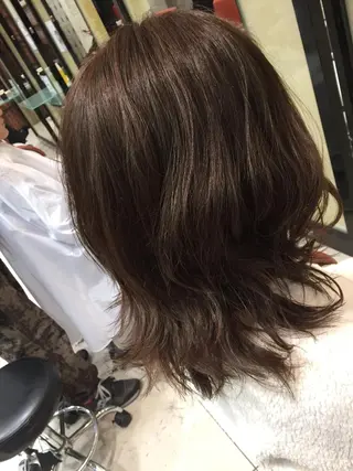 ミディアム カラー 宮下 愛璃紗のヘアスタイル