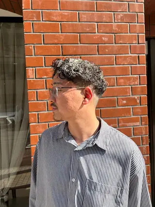 ショート カラー パーマ メンズ 保坂 駿太郎のヘアスタイル