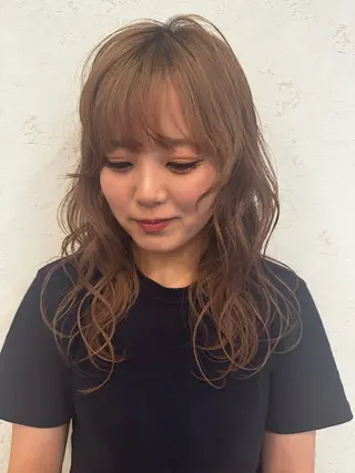 ミディアム カラー 伴 彩那のヘアスタイル