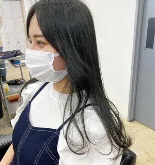 ロング カラー オリーブ/アッシュ やわらか透明感カラーのヘアスタイル