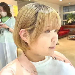ショート カラー ヘアアレンジ ラシェンテ居留地所属・鶴﨑 美優亜のヘアスタイル
