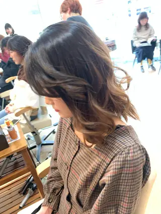 セミロング nishimura makotoのヘアスタイル