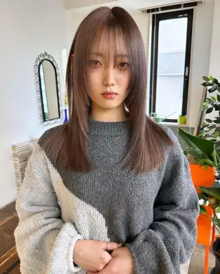 ミディアム カラー ikuma/ ミルクティーのヘアスタイル