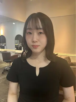 ミディアム カラー ☁️FERIAあべの Rin☁️のヘアスタイル