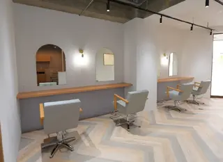 カラー セミロング 辻花 さおりのヘアスタイル