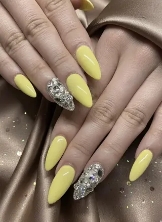 ネイル 24時間営業 UNABOMBAのネイルデザイン