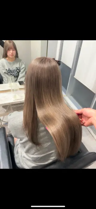 ロング カラー 🩶ブリーチ/ レイヤー🩶フミカのヘアスタイル