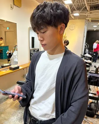 ショート パーマ メンズ グランジヘア 無造作ヘアHYUGAのヘアスタイル