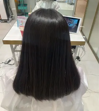 ミディアム 内田 志乃のヘアスタイル