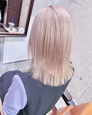 ミディアム 🔷ブリーチバレイヤ ージュ🔷飯野達也のヘアスタイル